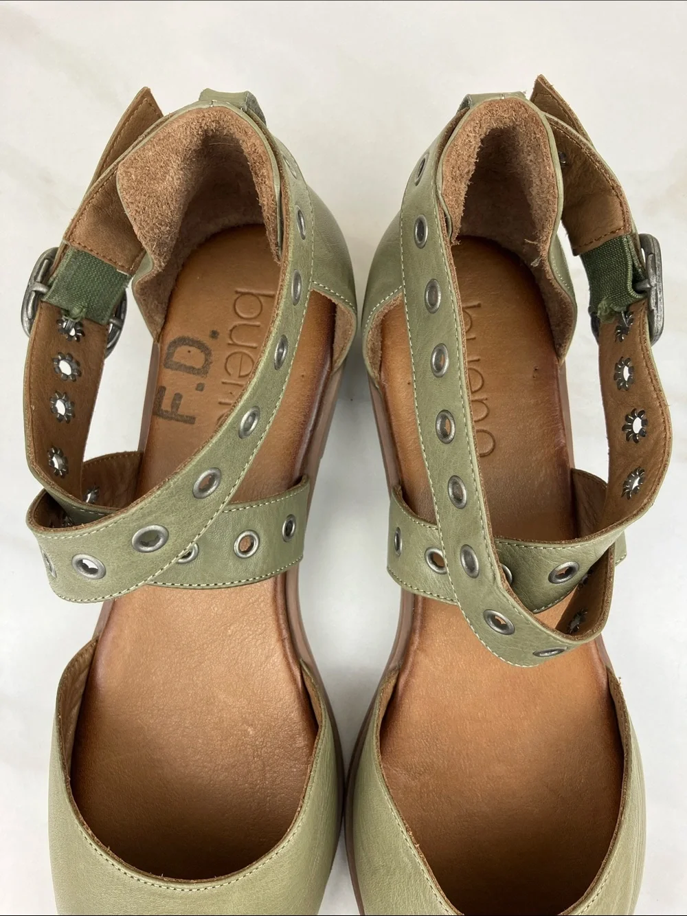 Bueno Becky Green Leather Flats Ankle Strap Size 41